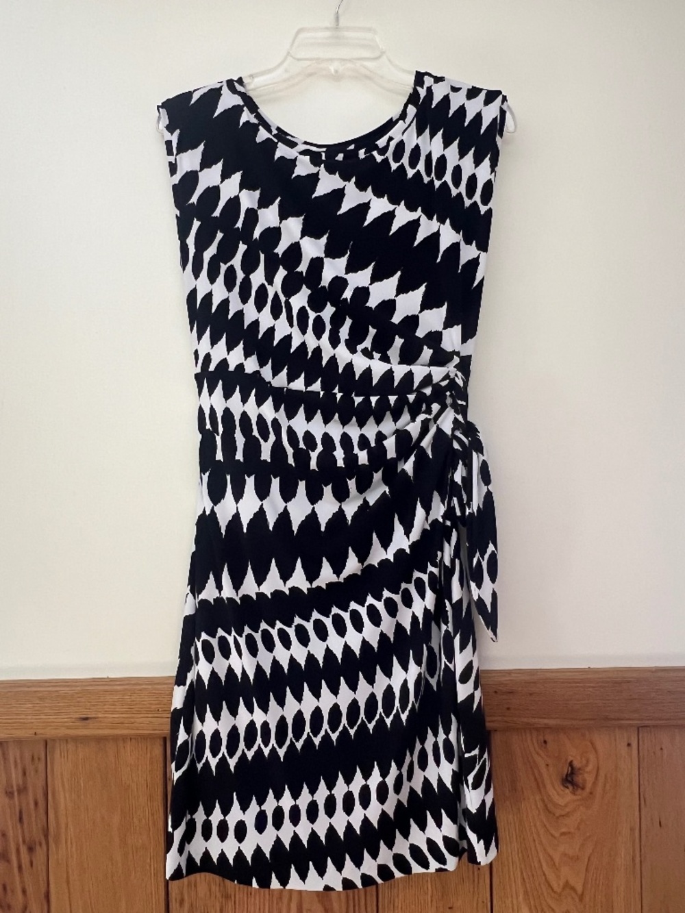 Chaus Abstract Print Faux-Wrap Gathered Side Tie Lined Sheath Dress Small